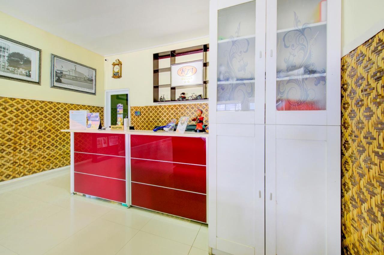 Oyo 3791 Hotel Kja เตกัล ภายนอก รูปภาพ