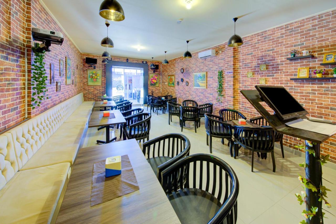 Oyo 3791 Hotel Kja เตกัล ภายนอก รูปภาพ